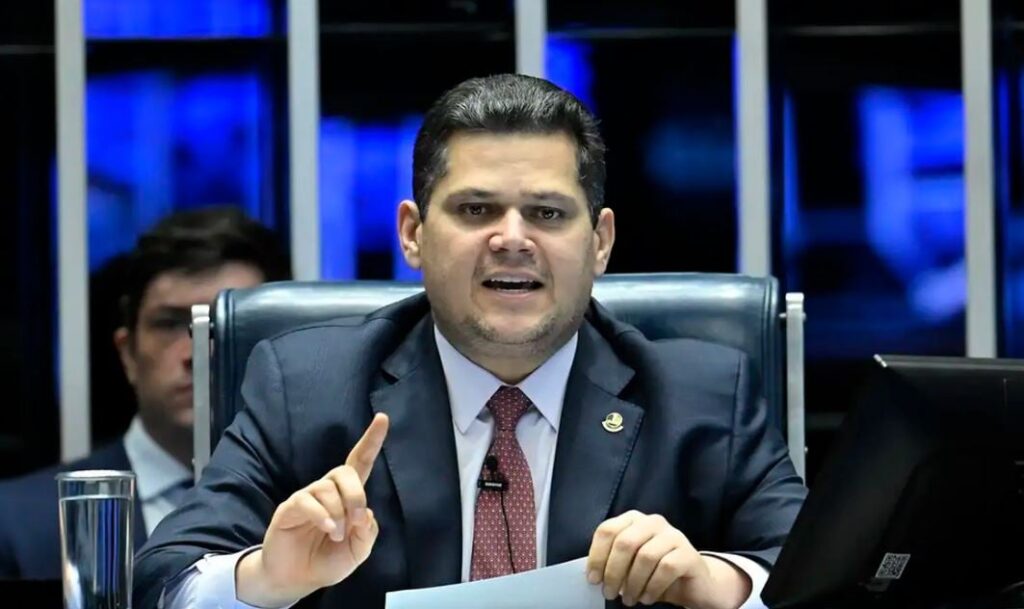 Primeira votação do fim da escala 6×1 será votada antes do 2º turno, define Alcolumbre