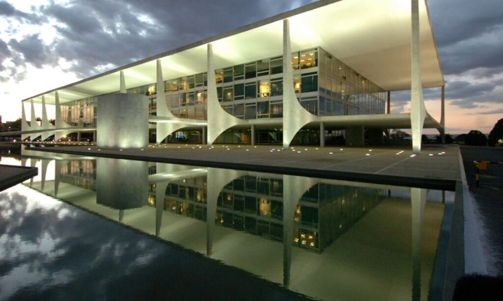 Brasil abre processo de reciprocidade contra tarifaço dos EUA