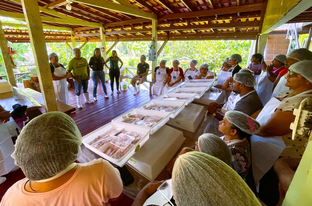 Carreta do Sebrae leva atentimentos a produtores no interior do Amapá