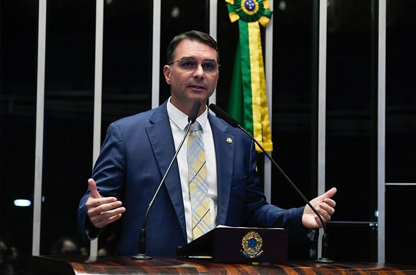 Setor do etanol repudia fala de Flávio Bolsonaro sobre mistura à gasolina
